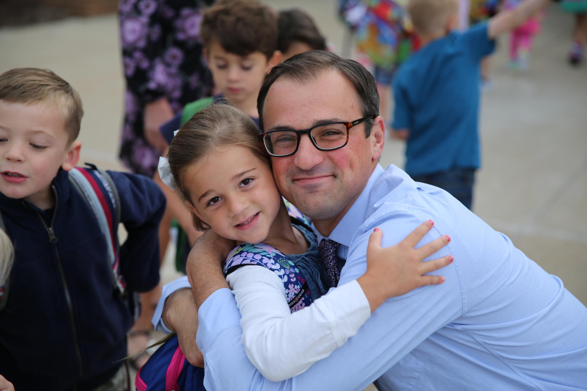 Northpoint Dad drops daughter off for 1st Day of Kindergarten